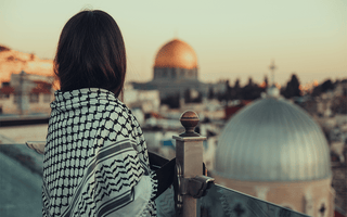 How the Palestinian keffiyeh became a symbol of resistance - KUVRD